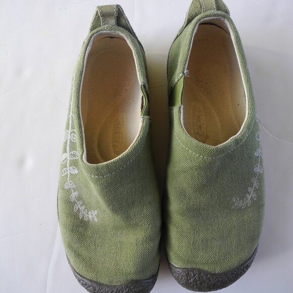 Keen green leaf print slip on moccasin shoes size 7 VGUC - Picture 2 of 2